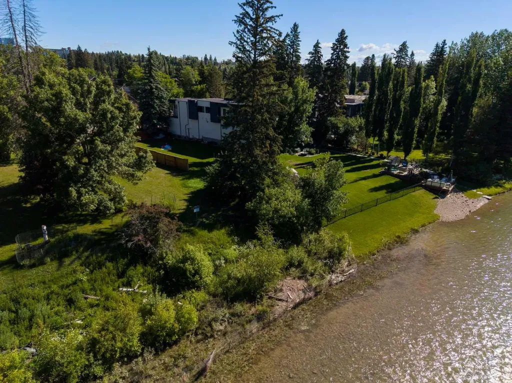 407 40 Avenue SW Calgary AB T2S 0X5
