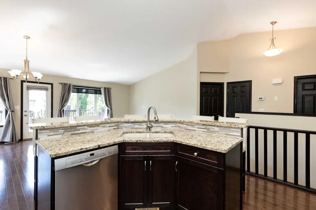 59 Burris Pointe Lacombe AB T4L 0A3