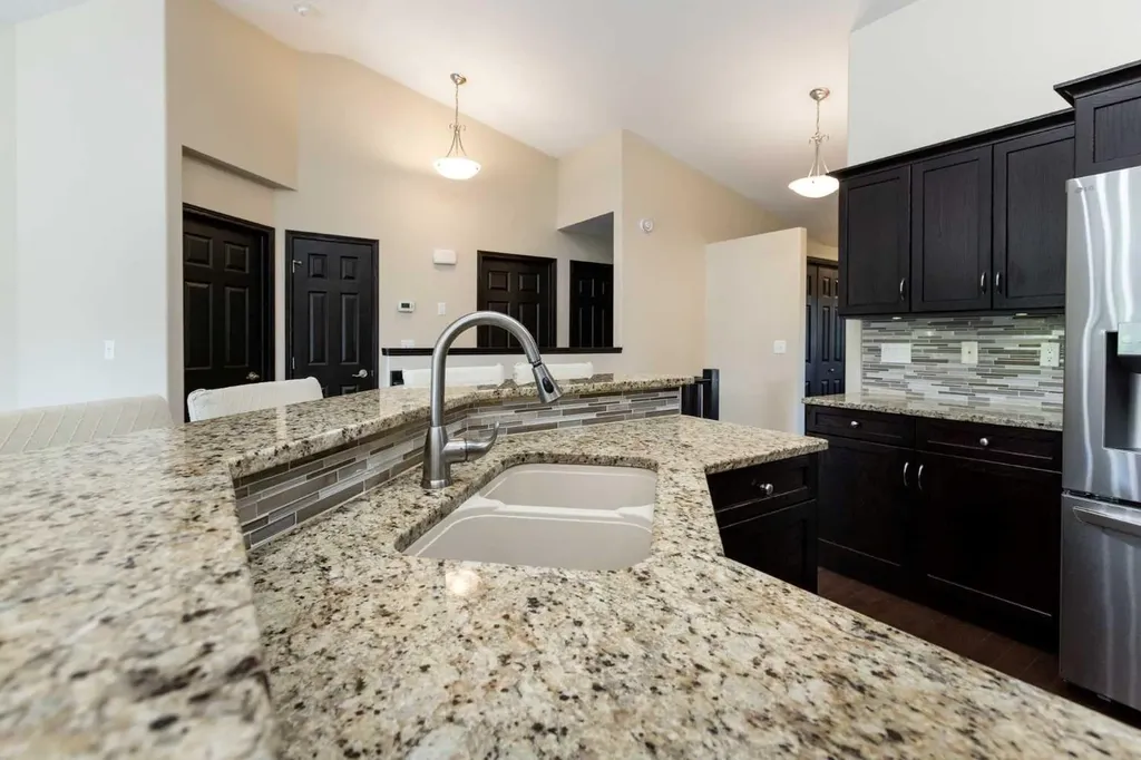59 Burris Pointe Lacombe AB T4L 0A3