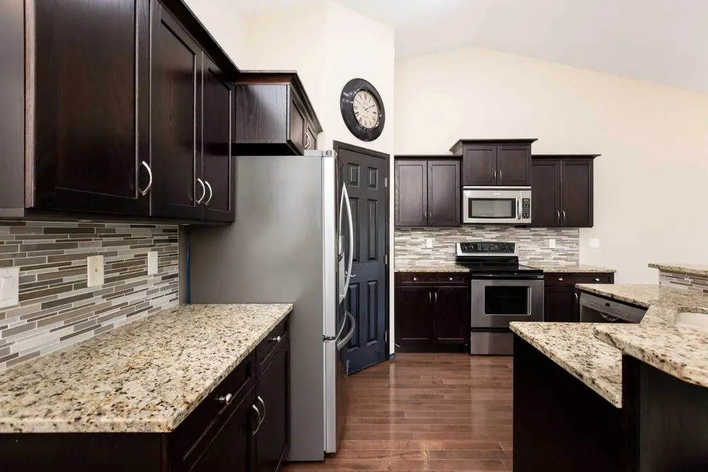 59 Burris Pointe Lacombe AB T4L 0A3