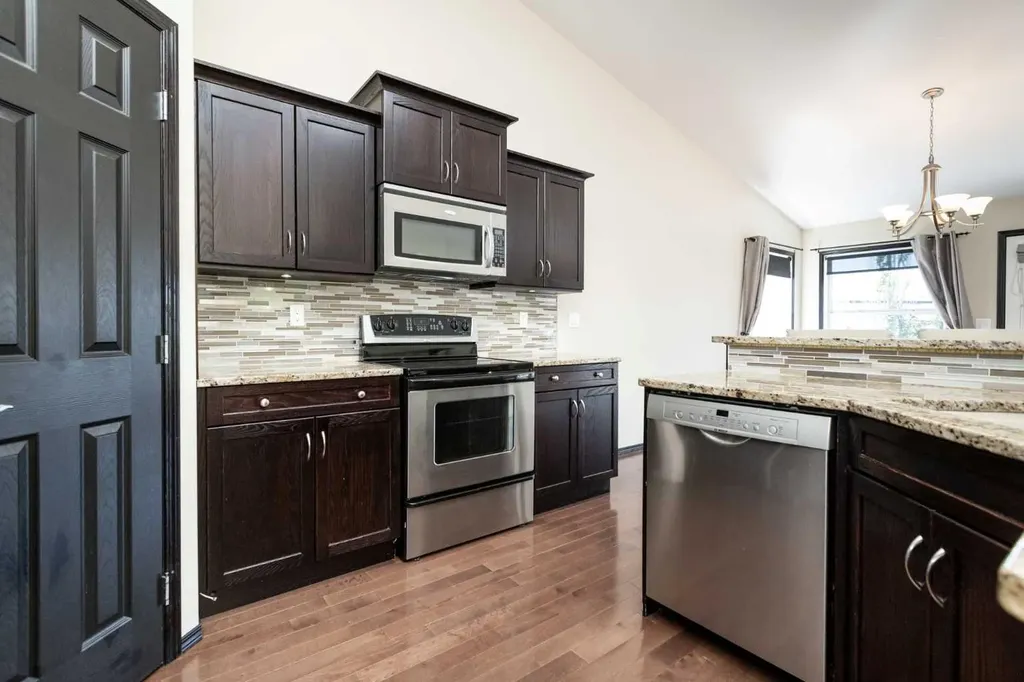 59 Burris Pointe Lacombe AB T4L 0A3