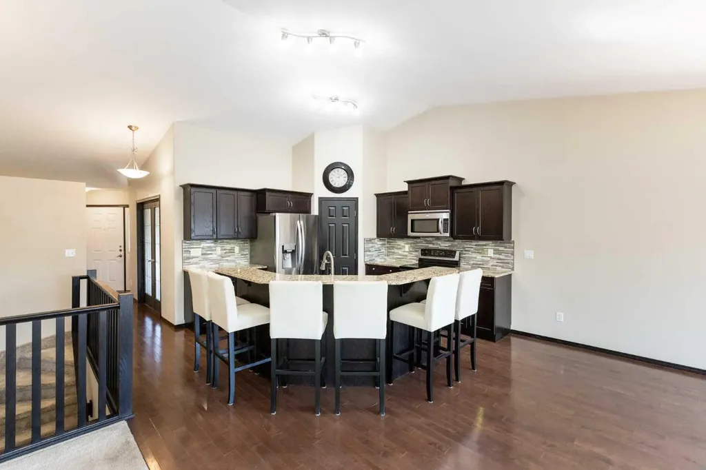 59 Burris Pointe Lacombe AB T4L 0A3