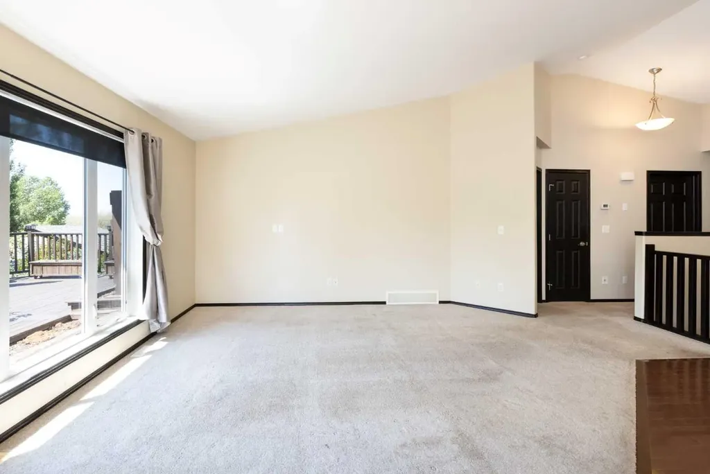59 Burris Pointe Lacombe AB T4L 0A3