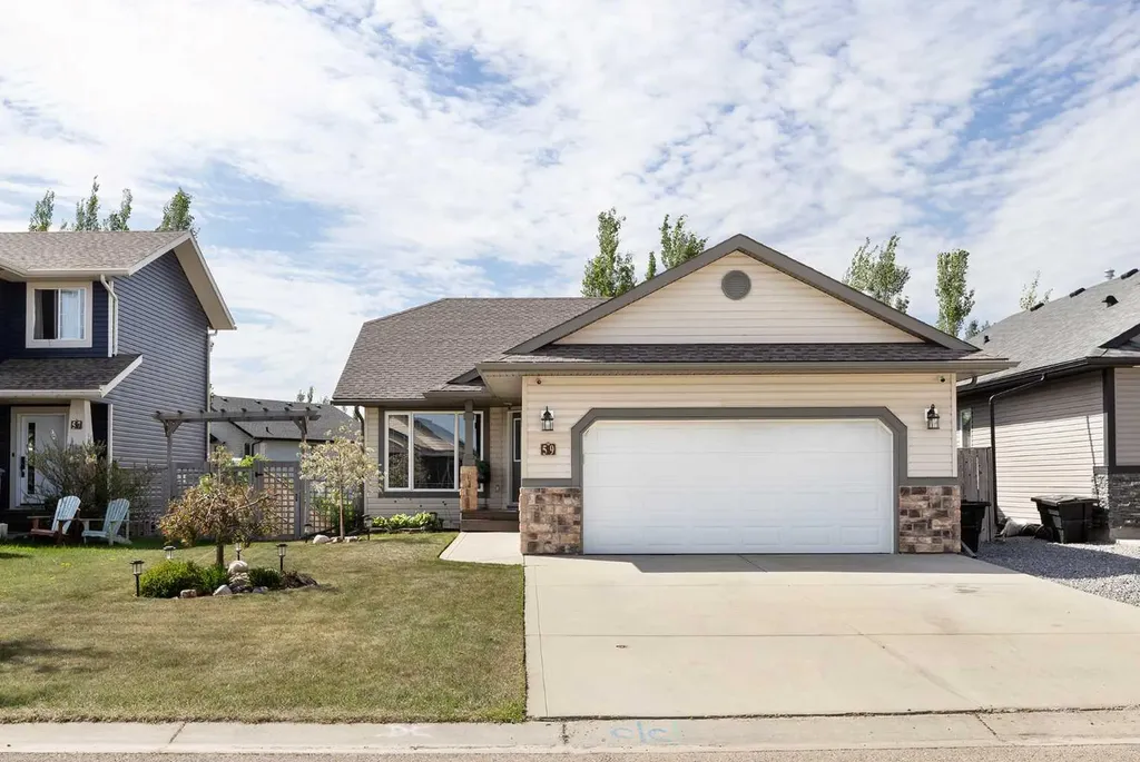 59 Burris Pointe Lacombe AB T4L 0A3