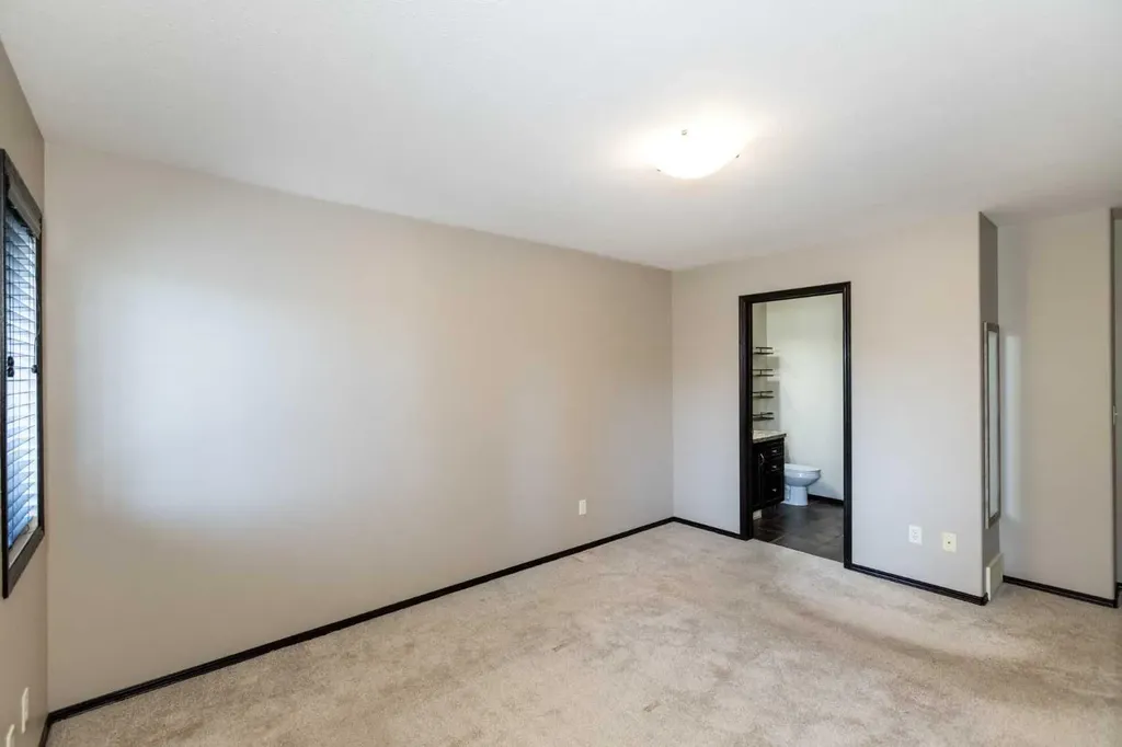 59 Burris Pointe Lacombe AB T4L 0A3