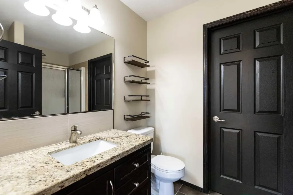 59 Burris Pointe Lacombe AB T4L 0A3