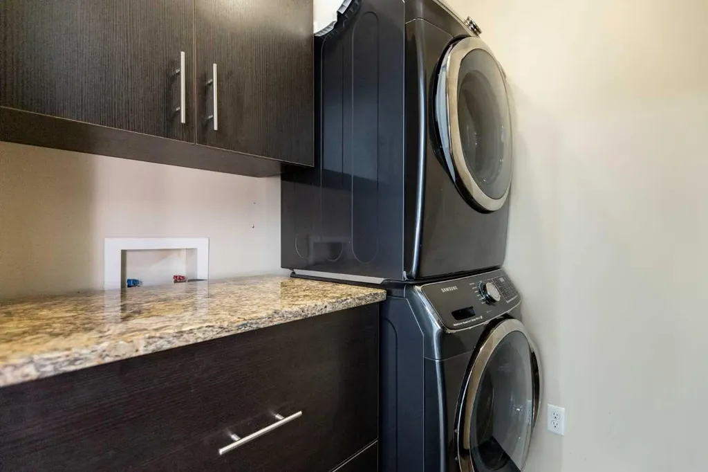 59 Burris Pointe Lacombe AB T4L 0A3
