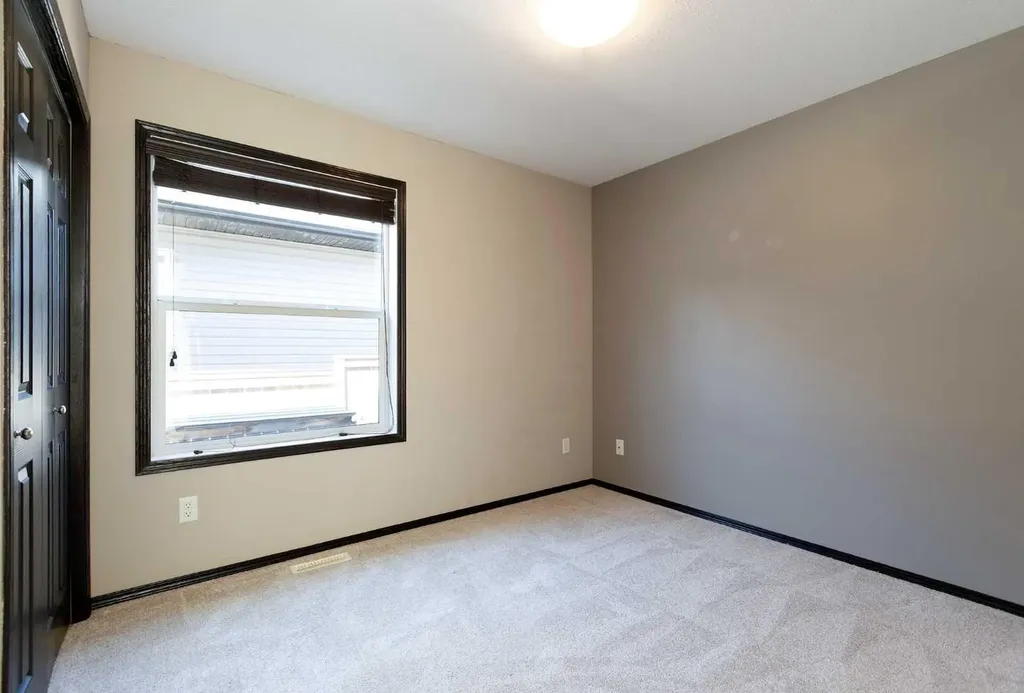 59 Burris Pointe Lacombe AB T4L 0A3