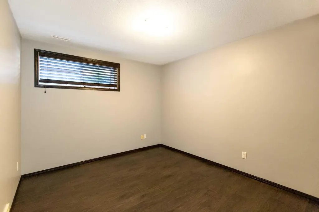 59 Burris Pointe Lacombe AB T4L 0A3