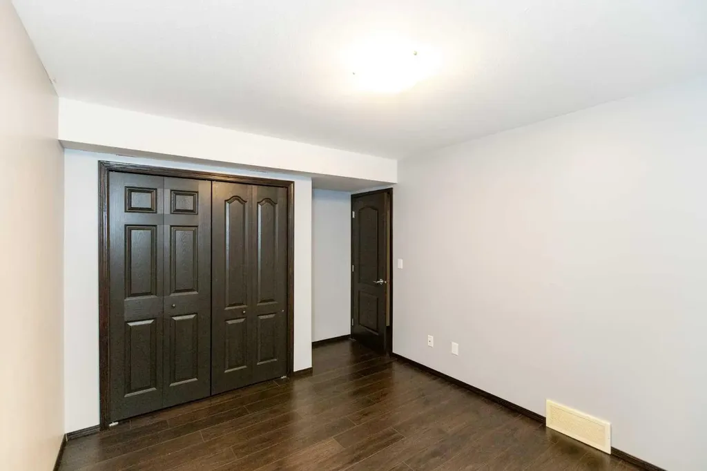 59 Burris Pointe Lacombe AB T4L 0A3