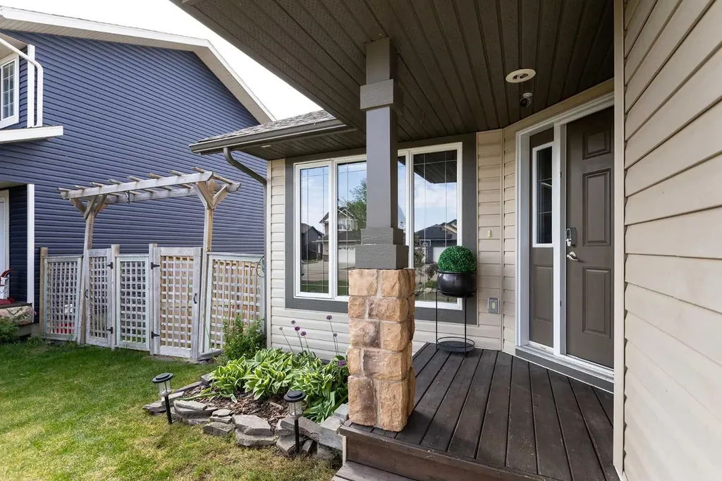 59 Burris Pointe Lacombe AB T4L 0A3