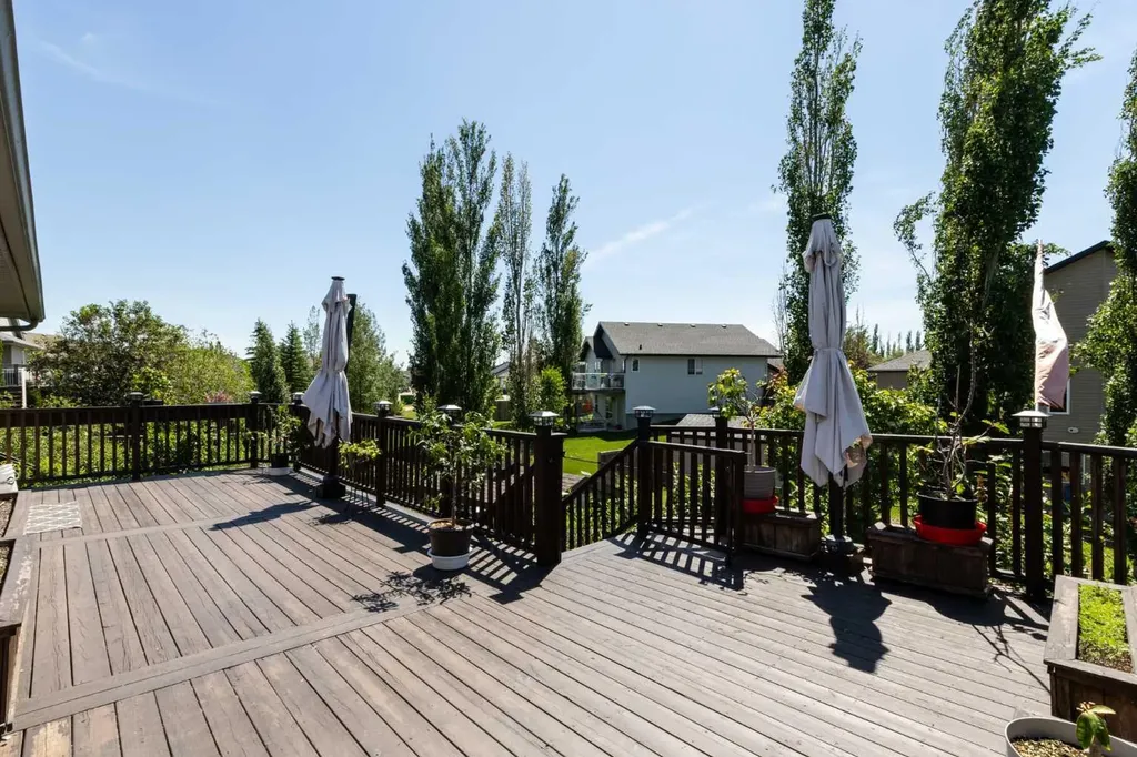 59 Burris Pointe Lacombe AB T4L 0A3