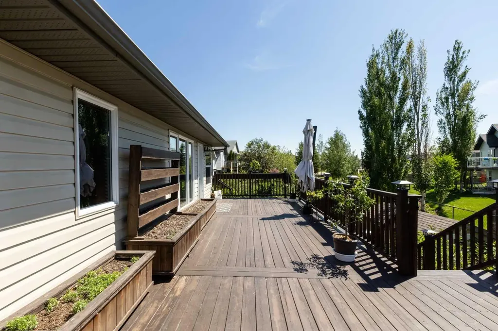 59 Burris Pointe Lacombe AB T4L 0A3