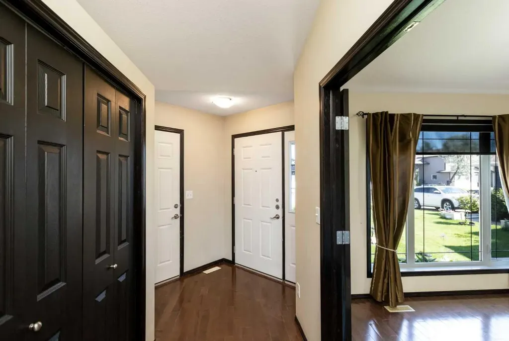 59 Burris Pointe Lacombe AB T4L 0A3