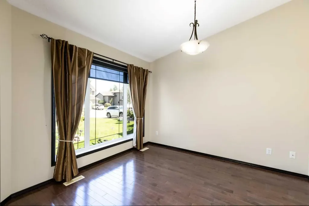 59 Burris Pointe Lacombe AB T4L 0A3