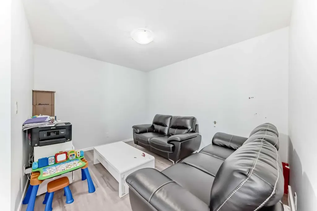 181 Yorkville Boulevard SW Calgary AB T2X 0R4