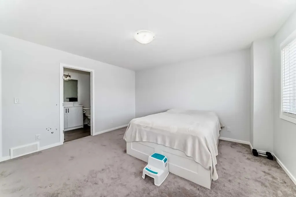 181 Yorkville Boulevard SW Calgary AB T2X 0R4