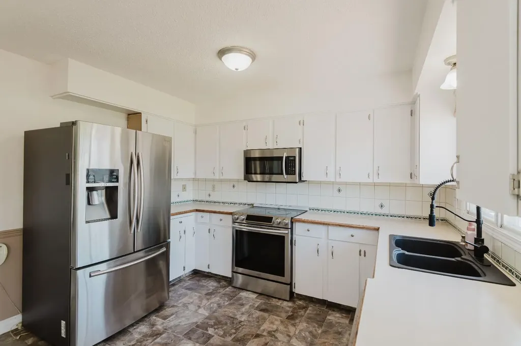 9101 100 Avenue Sexsmith AB T0H3C0