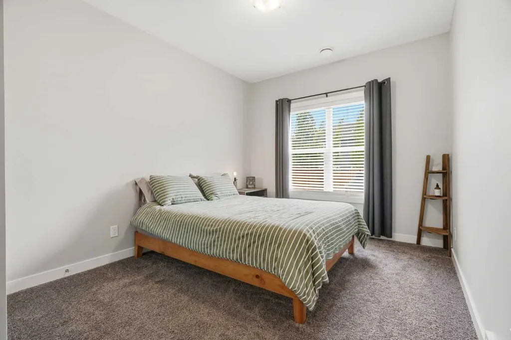 26 Crestbrook Drive SW Calgary AB T3B 6G3