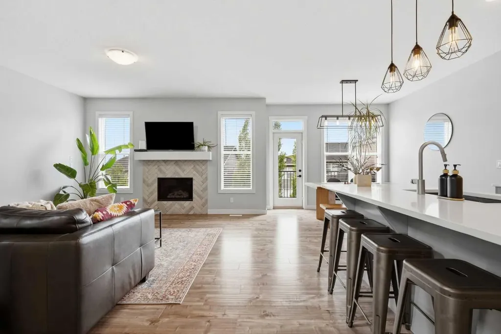 26 Crestbrook Drive SW Calgary AB T3B 6G3