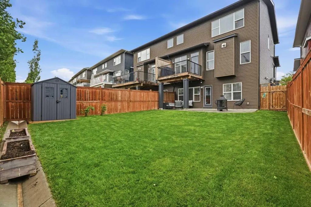 26 Crestbrook Drive SW Calgary AB T3B 6G3