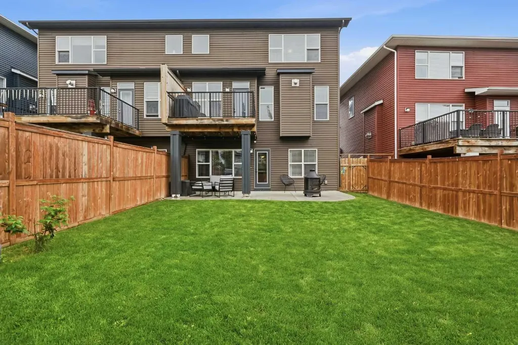26 Crestbrook Drive SW Calgary AB T3B 6G3