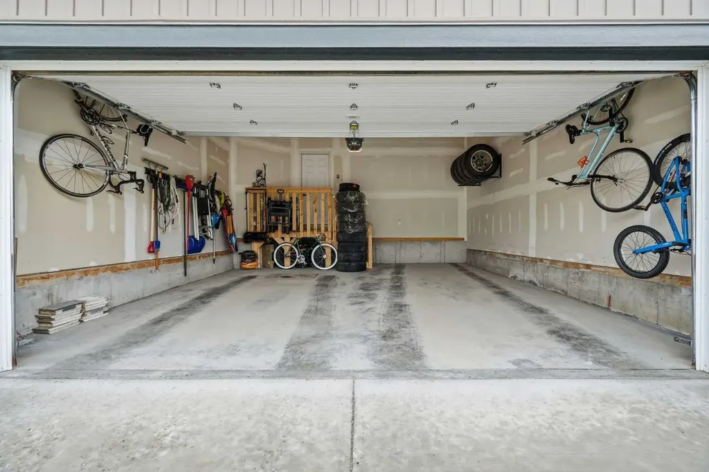 26 Crestbrook Drive SW Calgary AB T3B 6G3