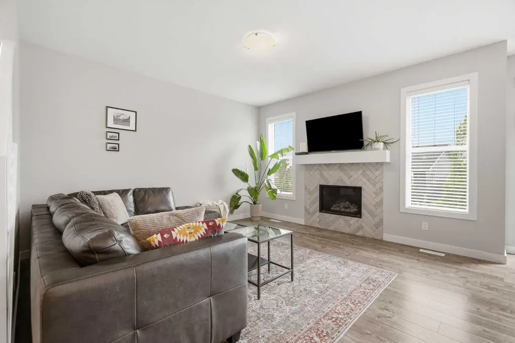 26 Crestbrook Drive SW Calgary AB T3B 6G3