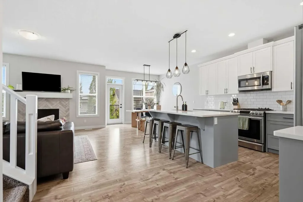 26 Crestbrook Drive SW Calgary AB T3B 6G3
