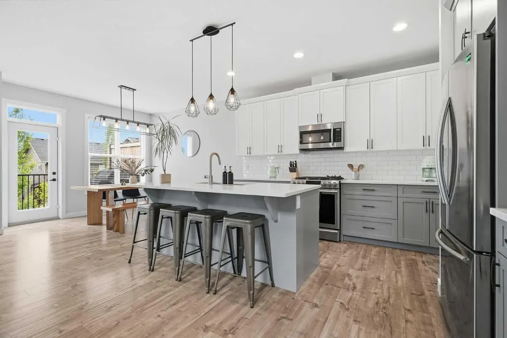 26 Crestbrook Drive SW Calgary AB T3B 6G3