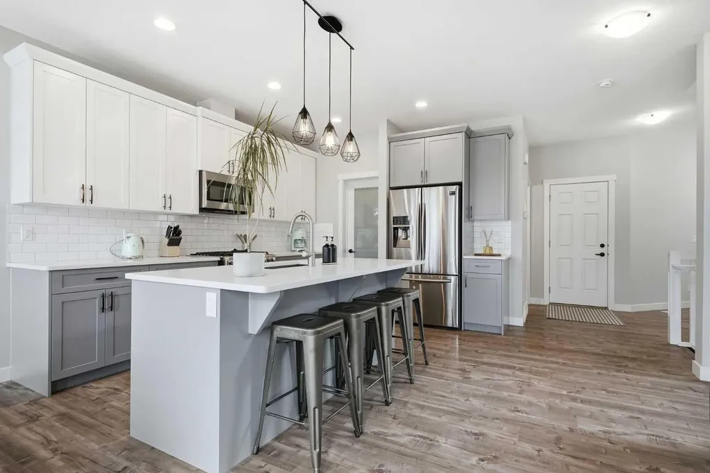 26 Crestbrook Drive SW Calgary AB T3B 6G3