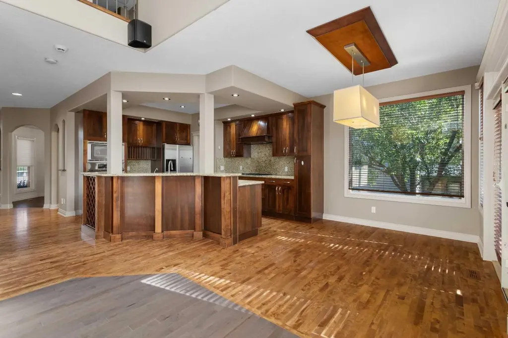 75 Discovery Ridge Mount SW Calgary AB T3H 5G2