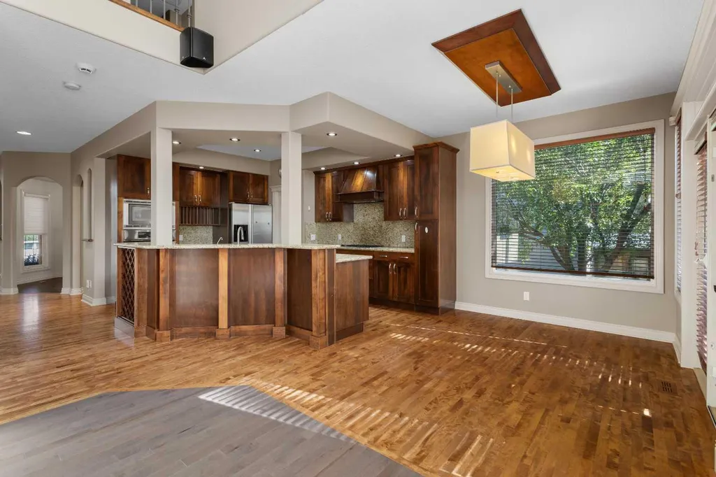 75 Discovery Ridge Mount SW Calgary AB T3H 5G2