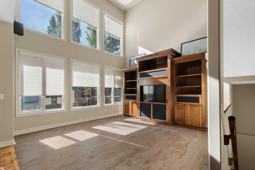 75 Discovery Ridge Mount SW Calgary AB T3H 5G2