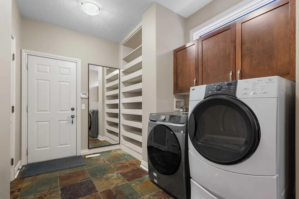 75 Discovery Ridge Mount SW Calgary AB T3H 5G2
