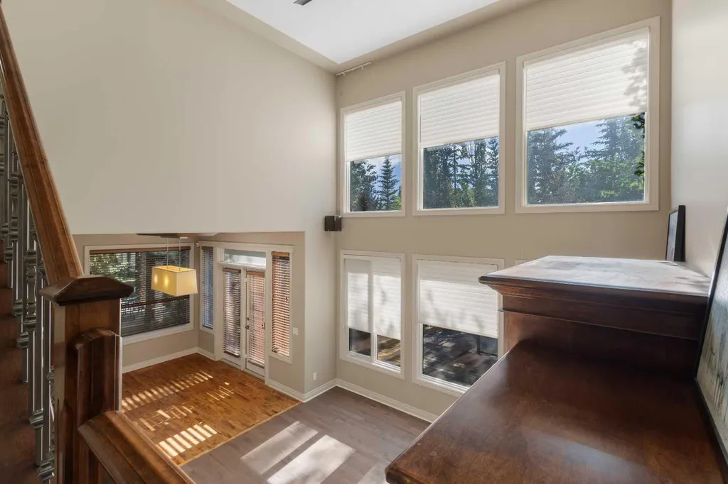 75 Discovery Ridge Mount SW Calgary AB T3H 5G2
