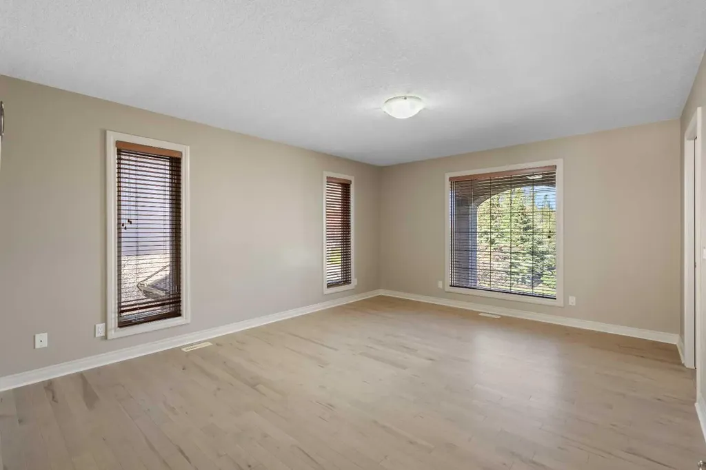 75 Discovery Ridge Mount SW Calgary AB T3H 5G2