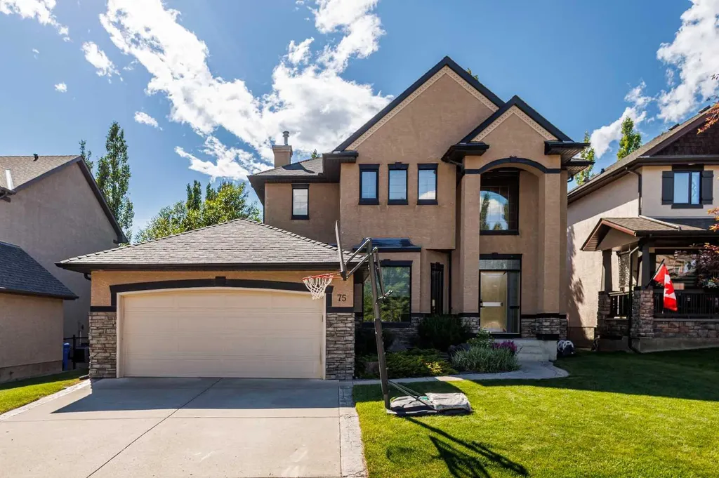 75 Discovery Ridge Mount SW Calgary AB T3H 5G2
