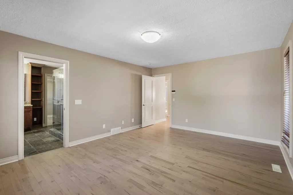75 Discovery Ridge Mount SW Calgary AB T3H 5G2