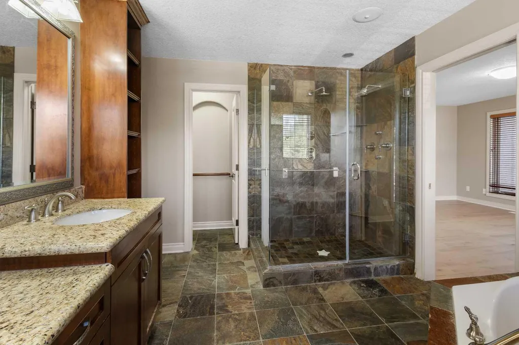 75 Discovery Ridge Mount SW Calgary AB T3H 5G2