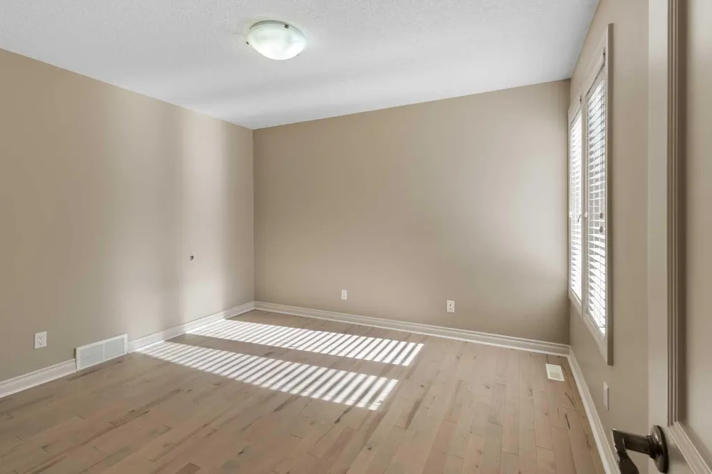 75 Discovery Ridge Mount SW Calgary AB T3H 5G2