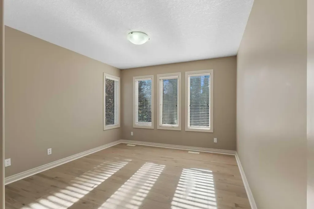 75 Discovery Ridge Mount SW Calgary AB T3H 5G2