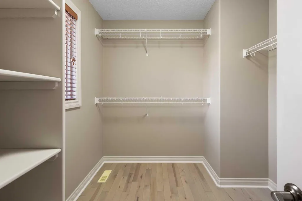 75 Discovery Ridge Mount SW Calgary AB T3H 5G2