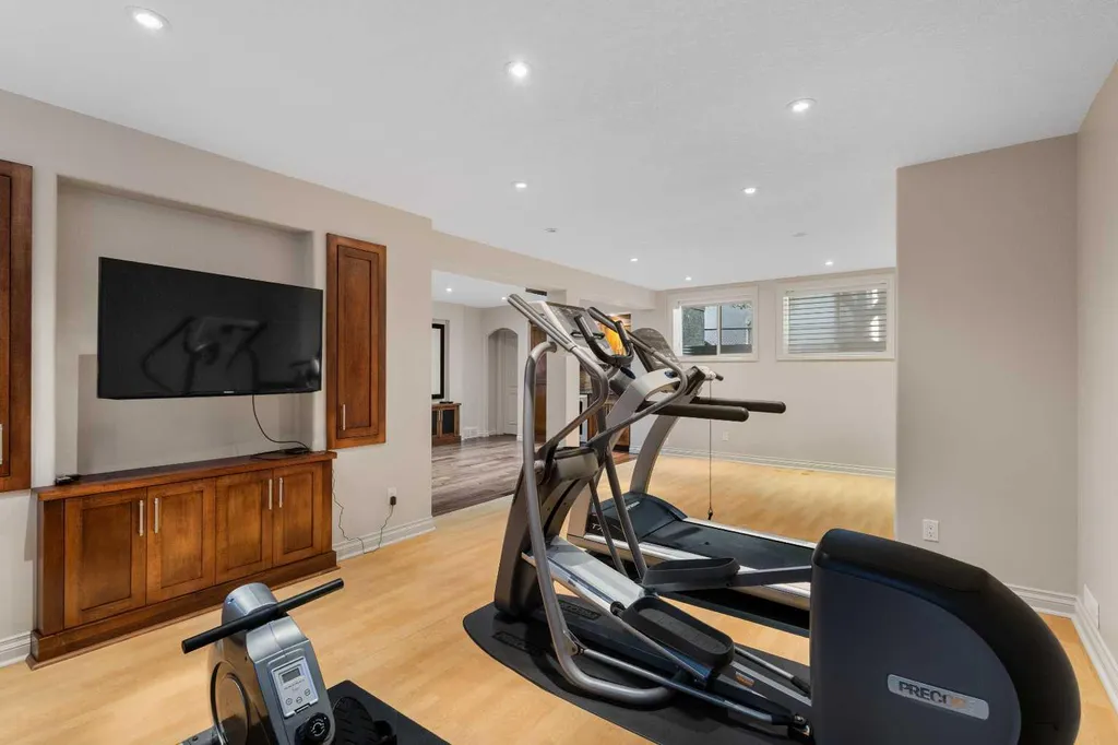 75 Discovery Ridge Mount SW Calgary AB T3H 5G2