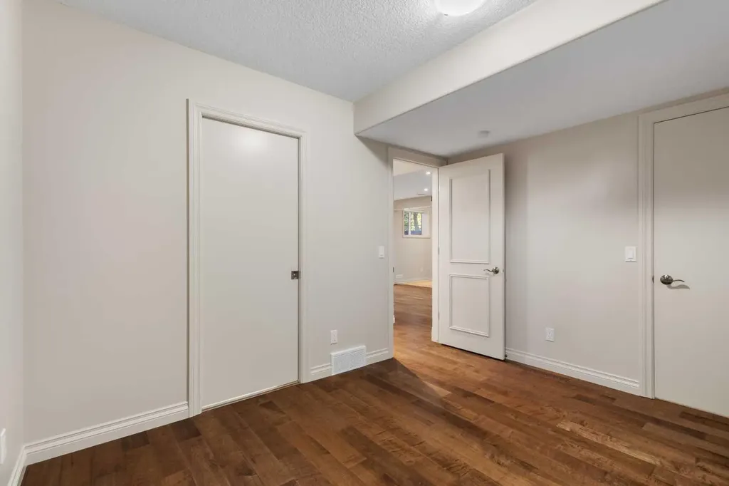 75 Discovery Ridge Mount SW Calgary AB T3H 5G2