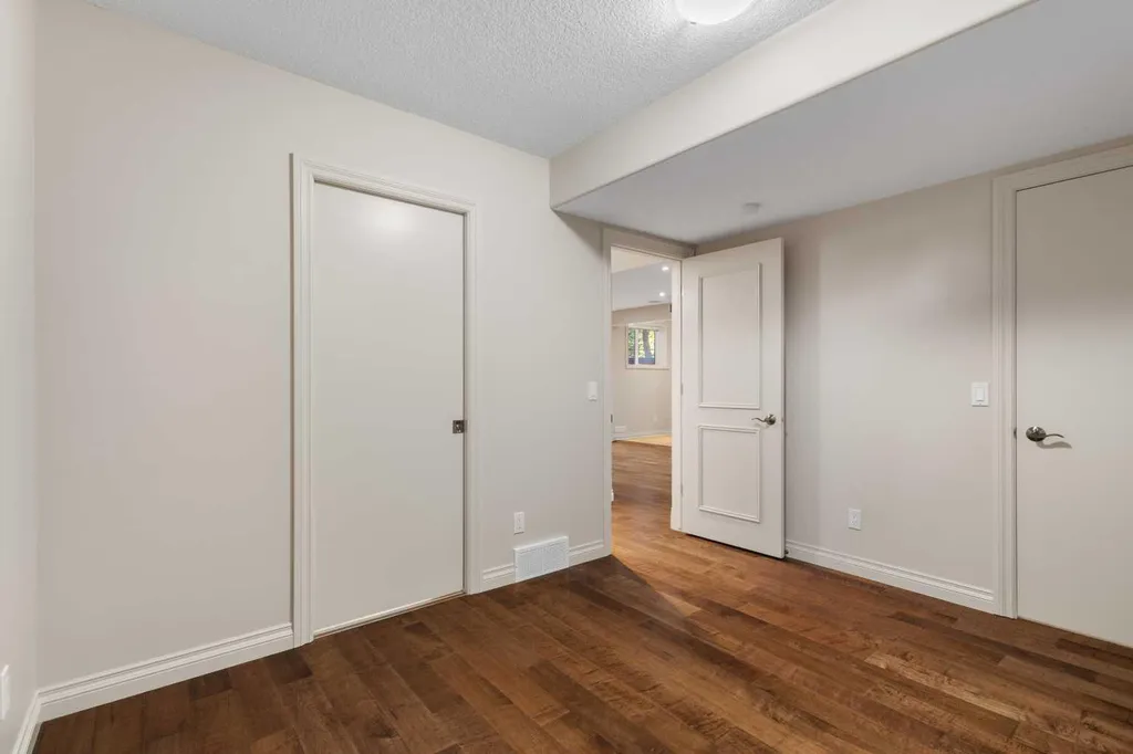 75 Discovery Ridge Mount SW Calgary AB T3H 5G2