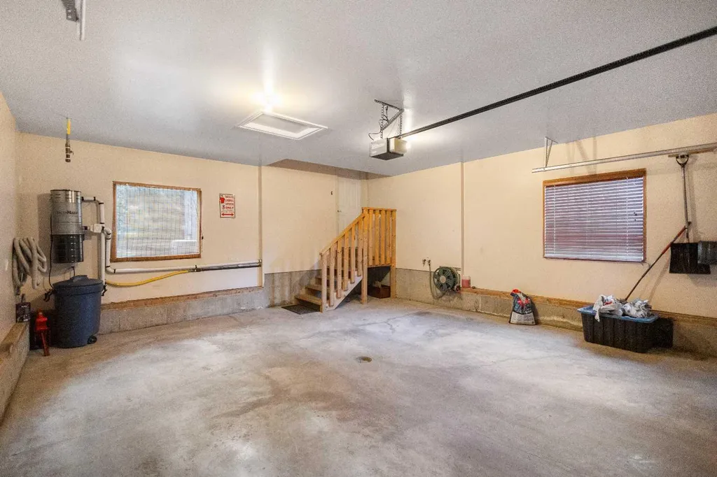 75 Discovery Ridge Mount SW Calgary AB T3H 5G2