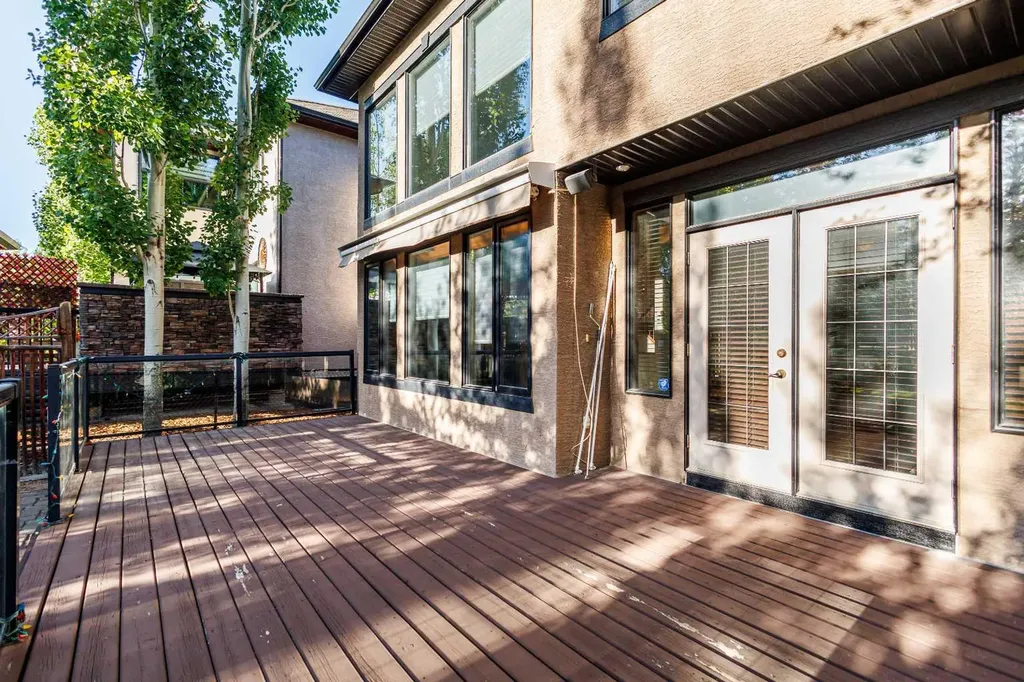 75 Discovery Ridge Mount SW Calgary AB T3H 5G2