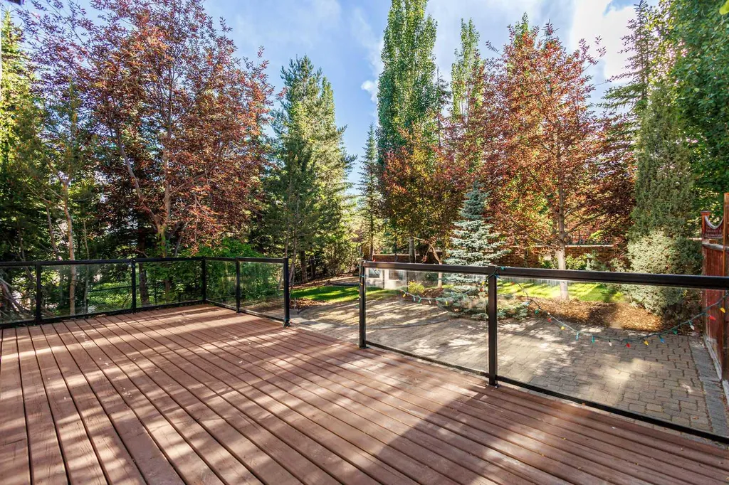 75 Discovery Ridge Mount SW Calgary AB T3H 5G2