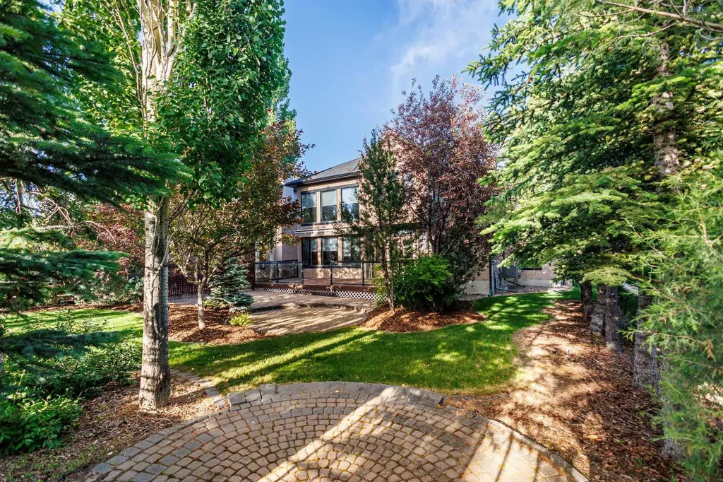 75 Discovery Ridge Mount SW Calgary AB T3H 5G2